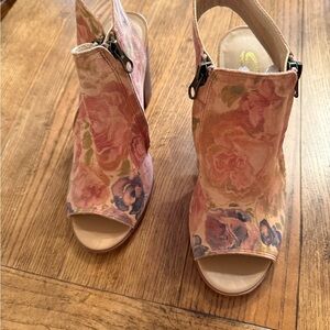 Sbicca Pink and Cream Floral Heels